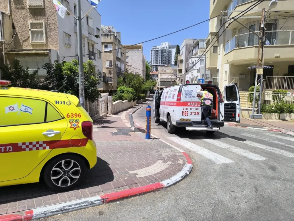צעד אחד קטן, נפילה מגובה: פועל נפצע בבני ברק