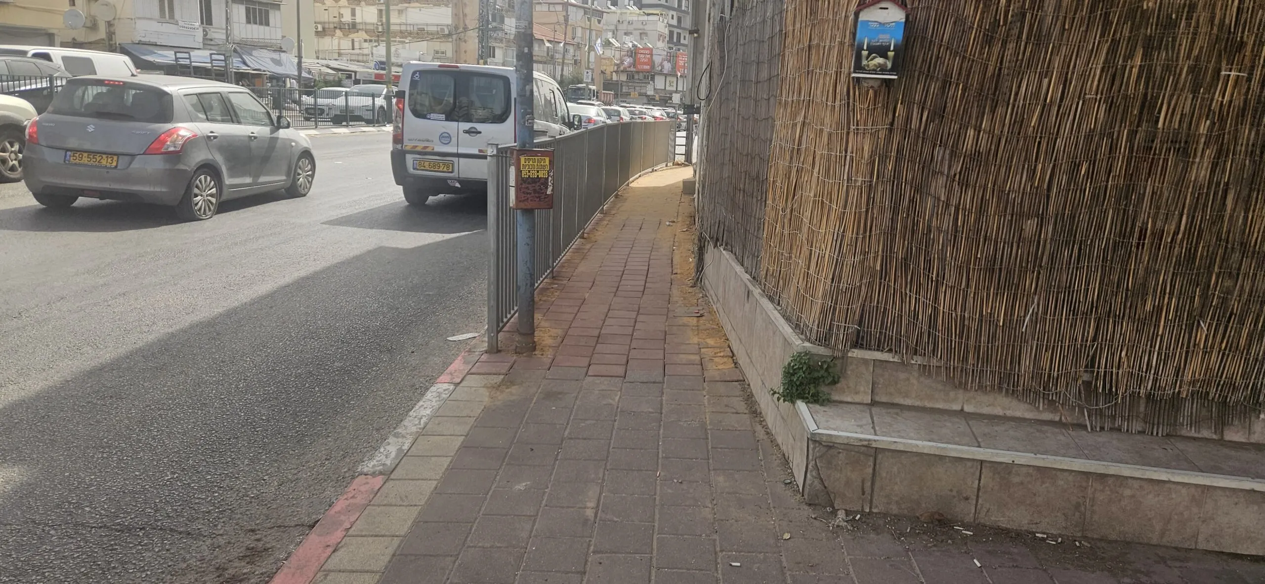 ​הבושה נחשפת: כך נסחטה העירייה לתקן מדרכה רק אחרי 3 הפסדים