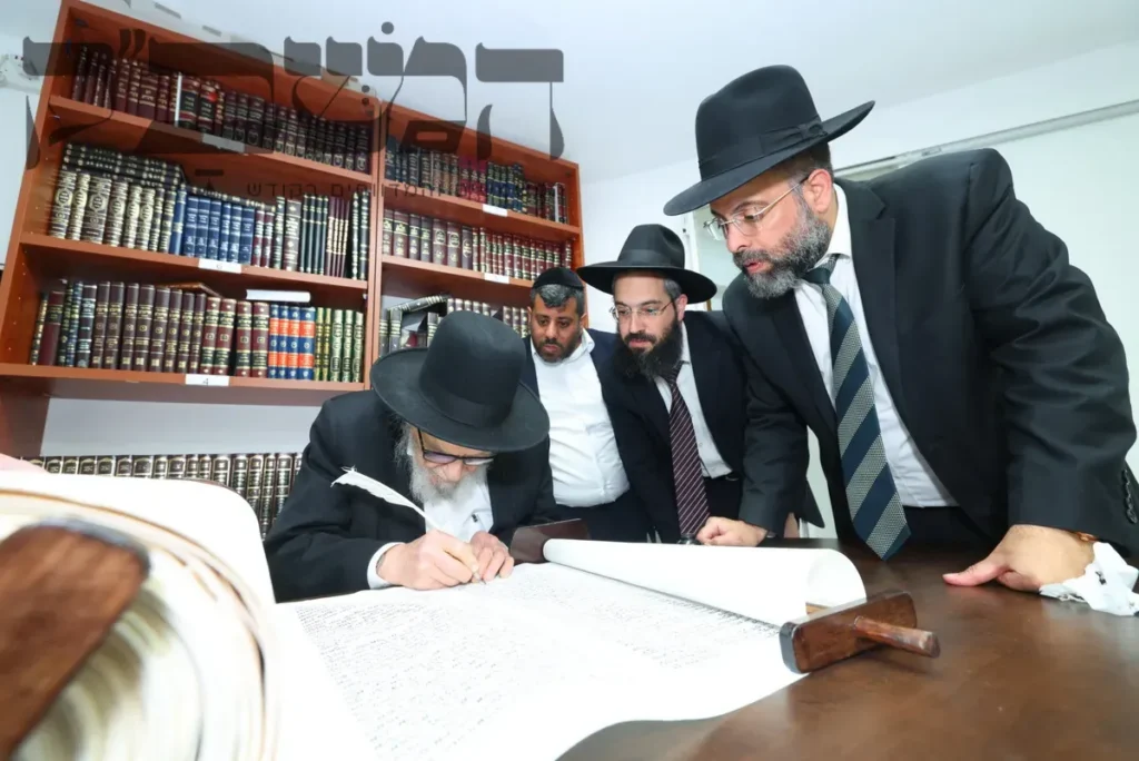 מעמד הכנסת ספר תורה להיכל ישיבת 'חיי אברהם' בבני ברק