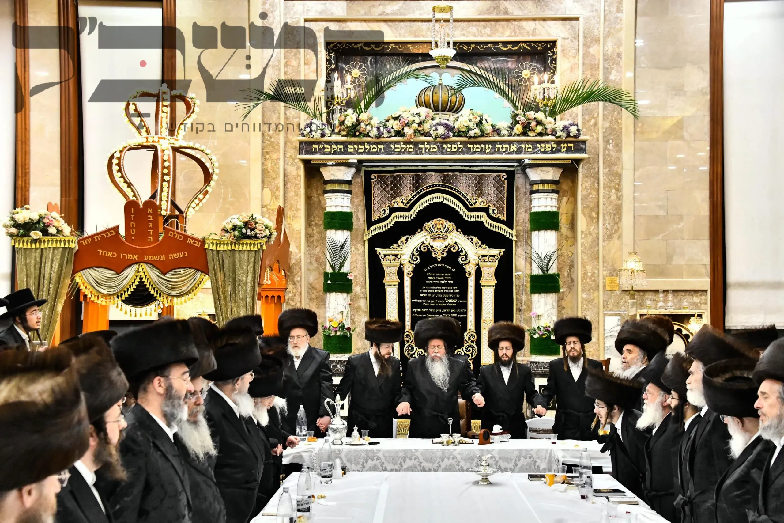 'זְמַן מַתַּן תּוֹרָתֵינוּ': טיש נעילת חג השבועות בחצר הקודש שבט הלוי
