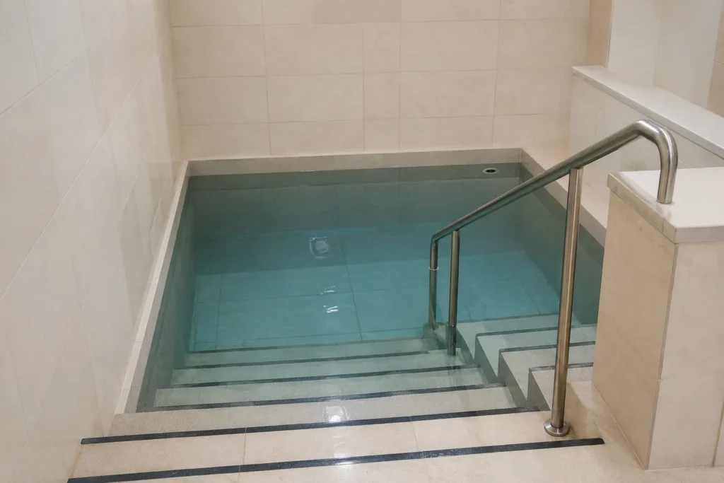 שוב אפליה: ההנחיה במקוואות שמנוגדת לפסק מרן הגר"ע יוסף