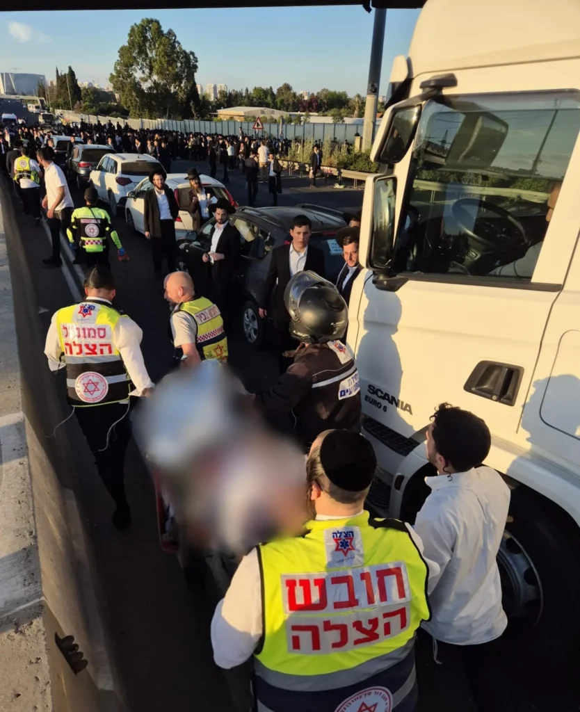 מחאה מדממת: בן 20 נפצע קשה מפגיעת אופנוע