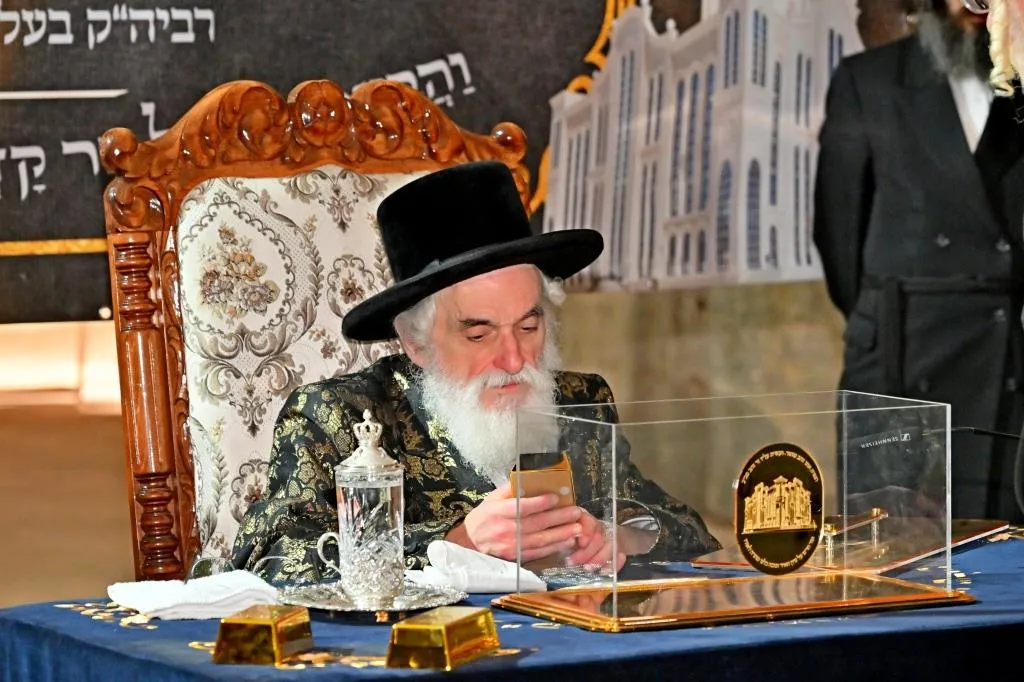 צעדי ענק בבני ברק: הצצה נדירה אל תוך המרכז העולמי של ויז'ניץ