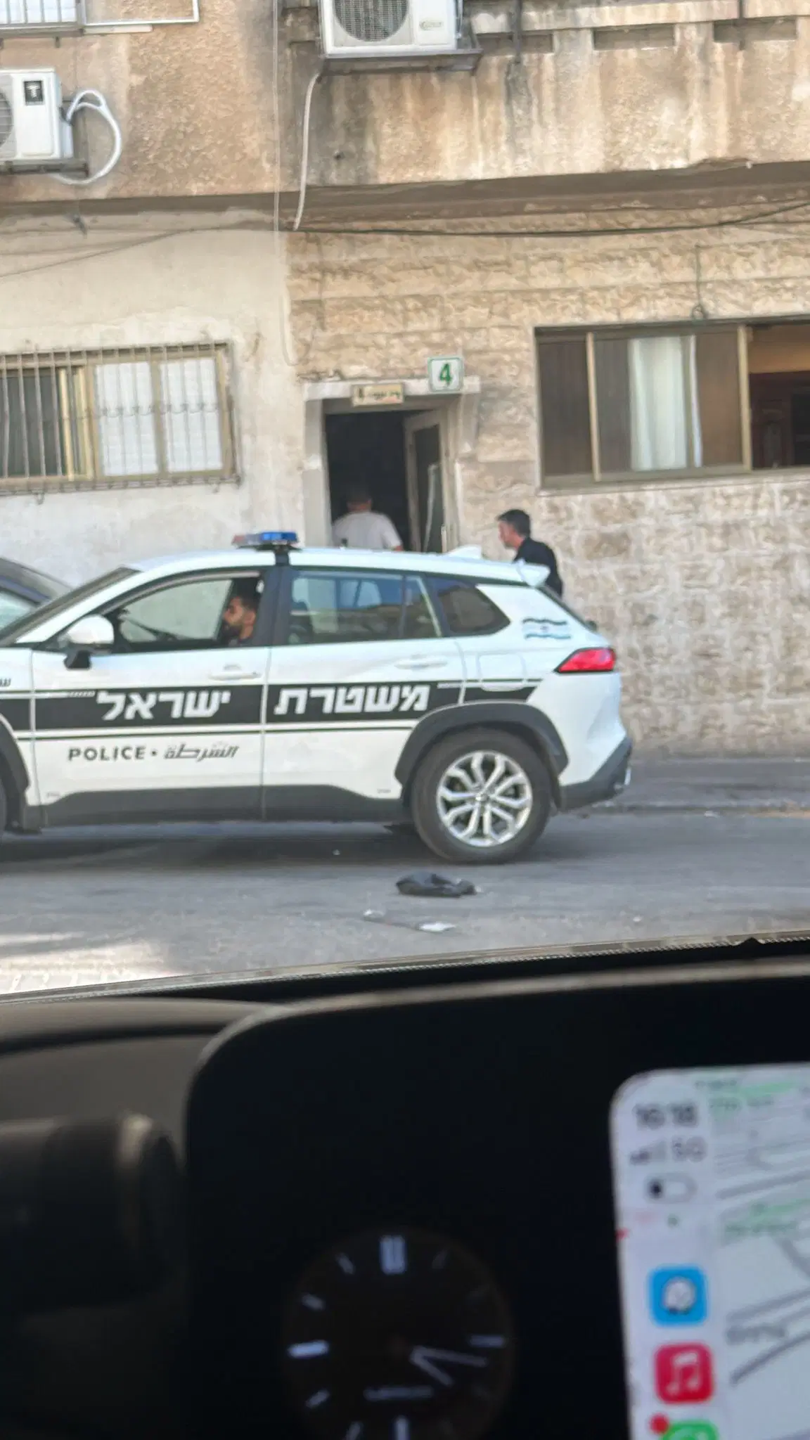 פשע מתוכנן או פרובוקציה? ההלם בבית הכנסת 'נרו יאיר'