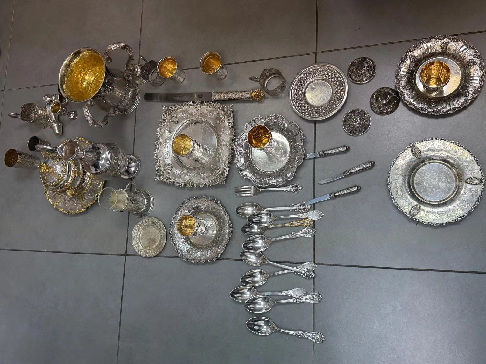 שני קטינים נעצרו לאחר שפרצו לבית האדמו"ר משטערנאביל וגנבו כלי כסף