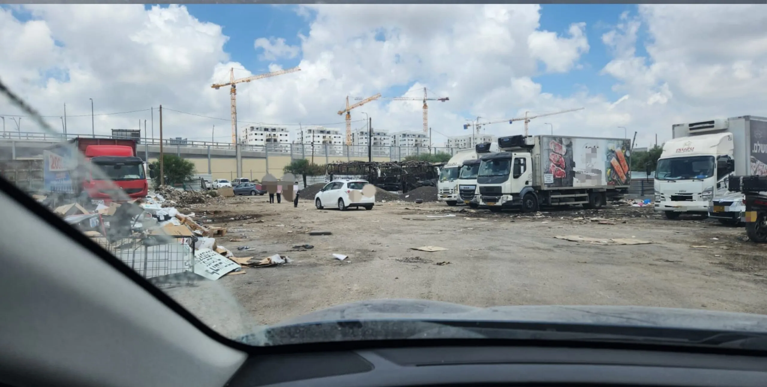 תושבים בקרית הרצוג מתריעים: מתחם הבילונה הפך למפגע