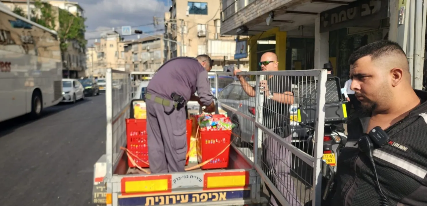 אכיפה נחרצת בבני ברק: סחורות שחסמו מדרכות הוחרמו