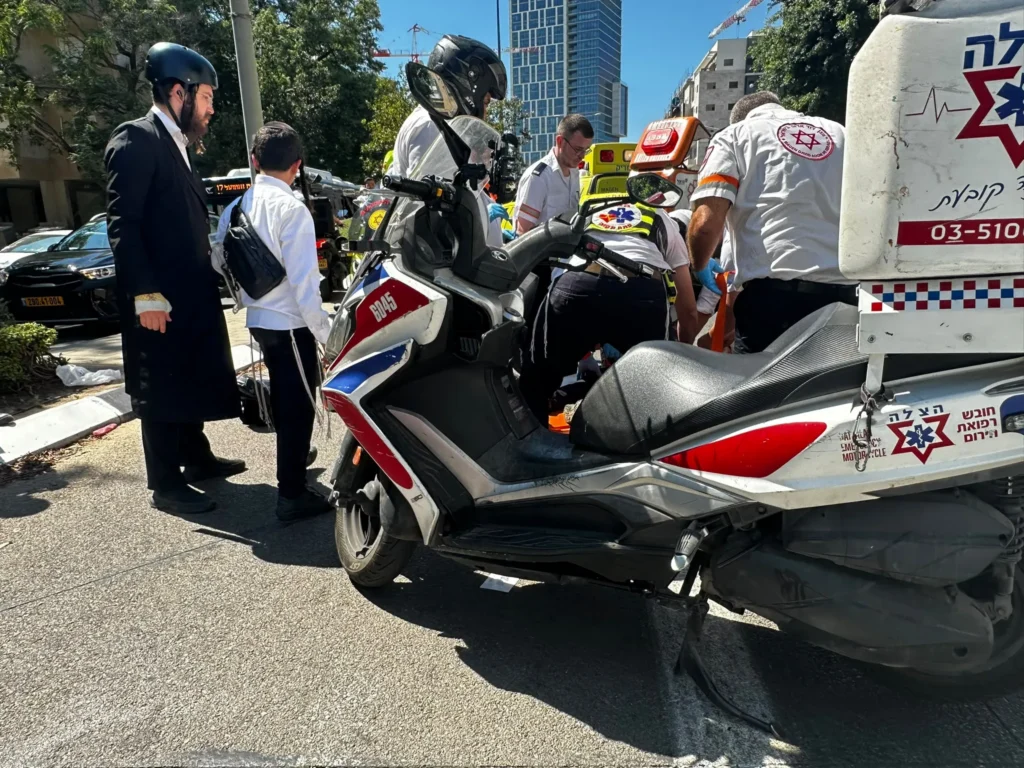 כבישי בני ברק מסוכנים: בן 13 נפצע קשה מפגיעת רכב