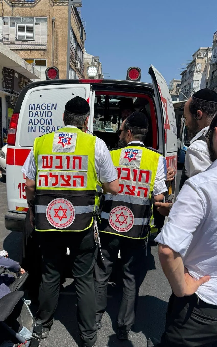 בהלה ברבי עקיבא: פעוטה נפלה מגובה ונפצעה