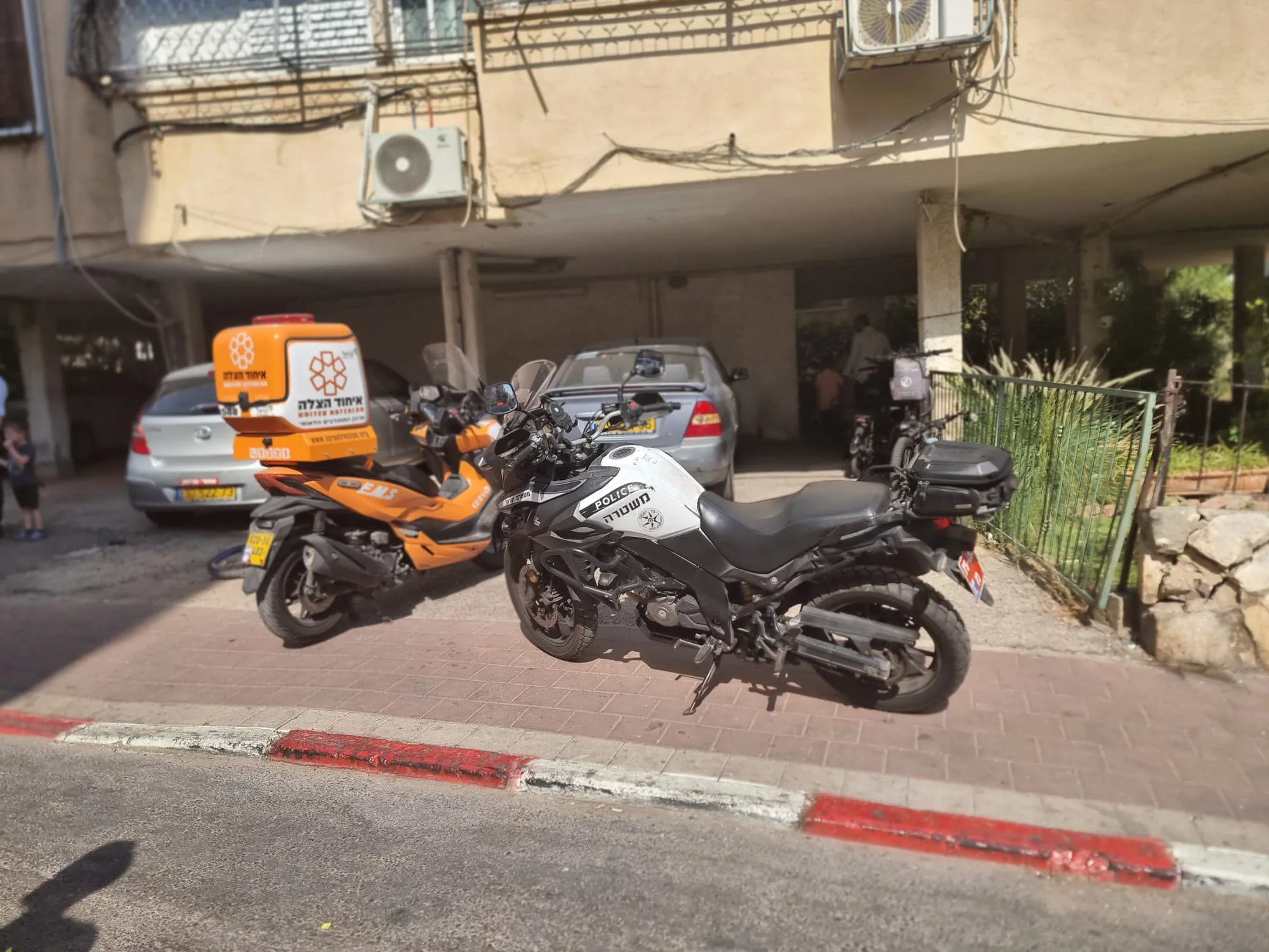 ניסה להציל נער ונדקר בצווארו בבני ברק