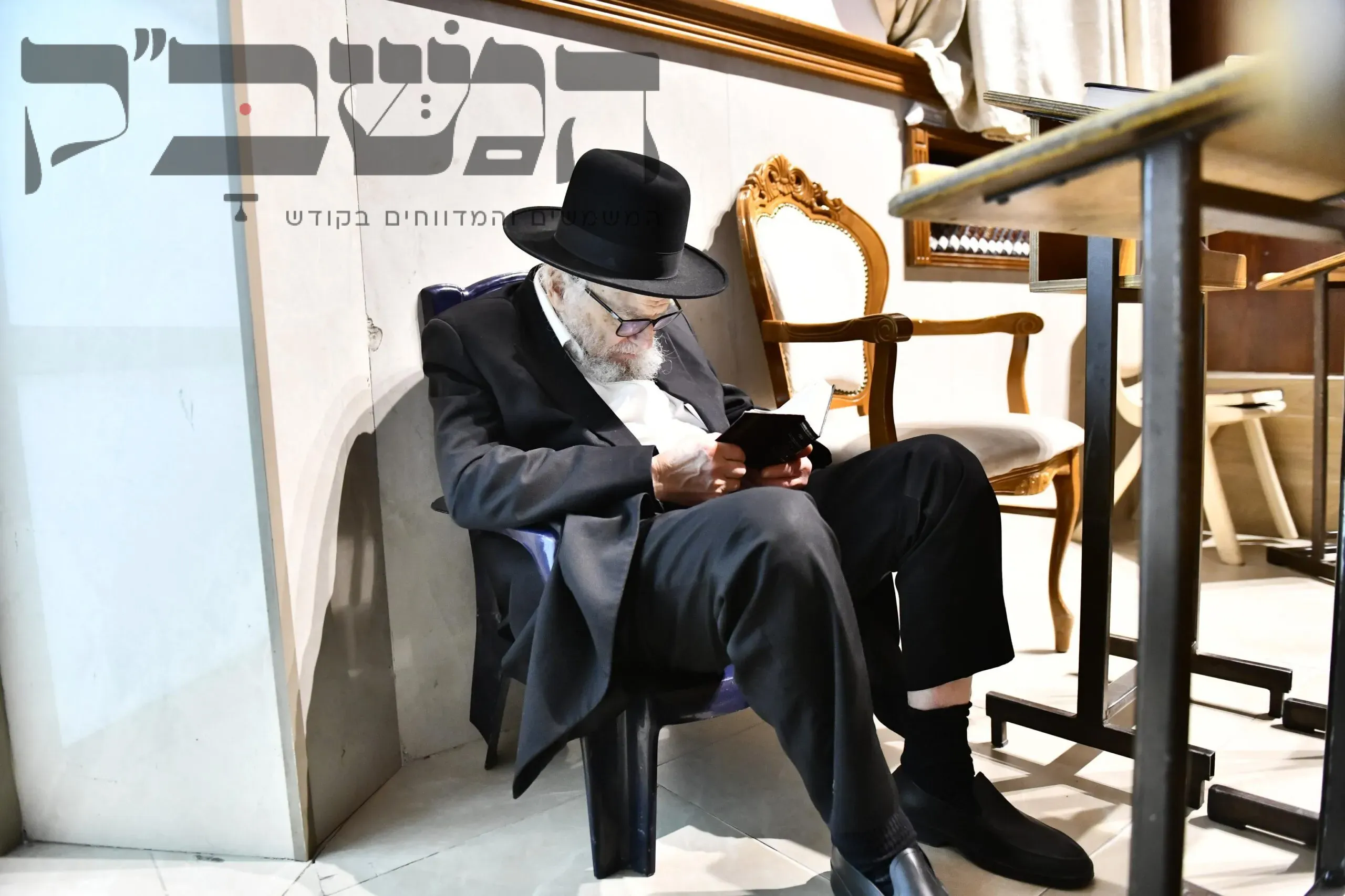 מרן ראש הישיבה הגרמ"ה הירש באמירת הקינות בליל ט' באב