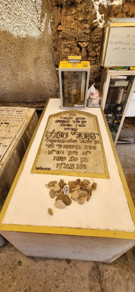 בליל ט"ו באב: 'מעמד הישועות' בציונו של הצדיק התל אביבי