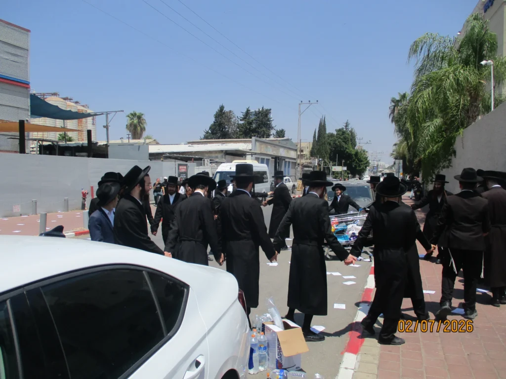 הפגנה סוערת בבני ברק: קיצוניים מחו נגד גיוס חרדים (וידאו)
