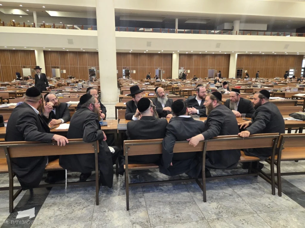 לקראת מעמד הענק: משלחת ויז'ניץ נועדה בירושלים