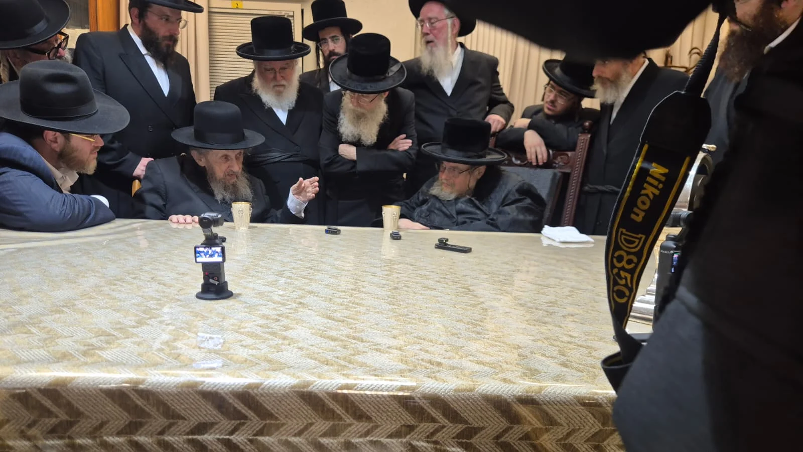 הגרד לנדו אצל האדמור מבעלזא