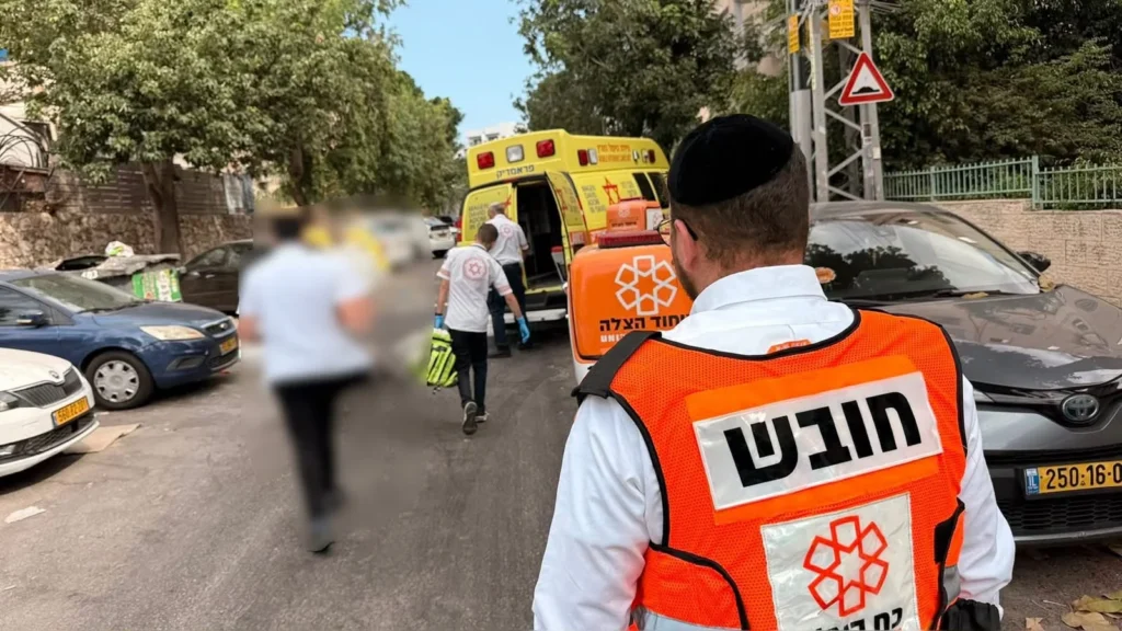בן 60 נפצע בינוני מנפילה בחדר מדרגות