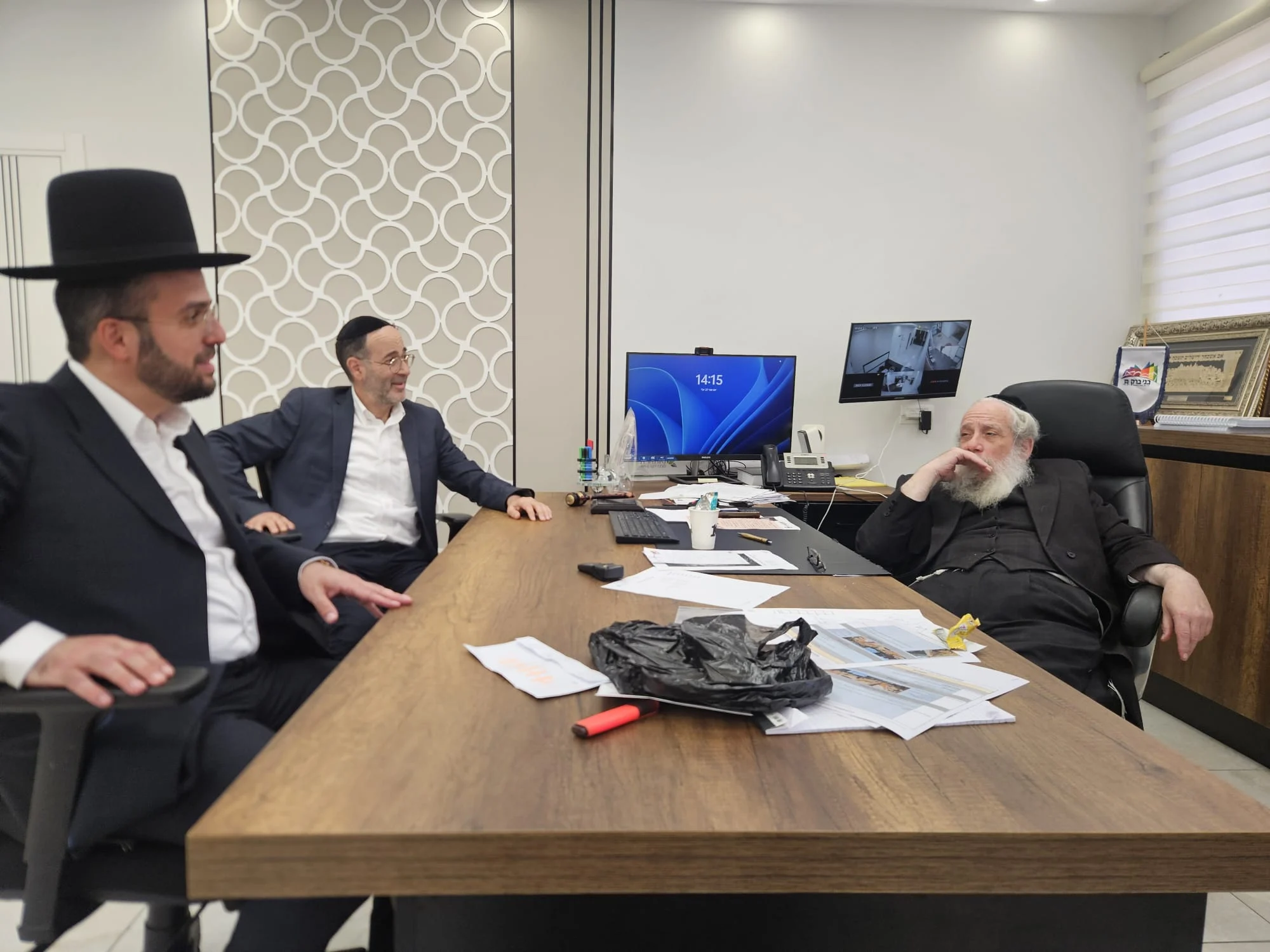 הרב סגל בפגישותיו על ראשי העיר