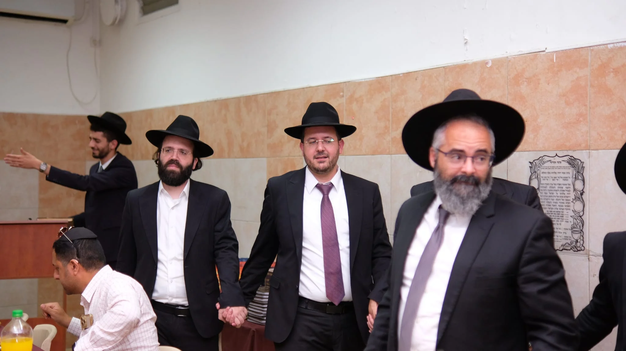 סיום הזמן באהל אברהם עם הרב צמח מאזוז
