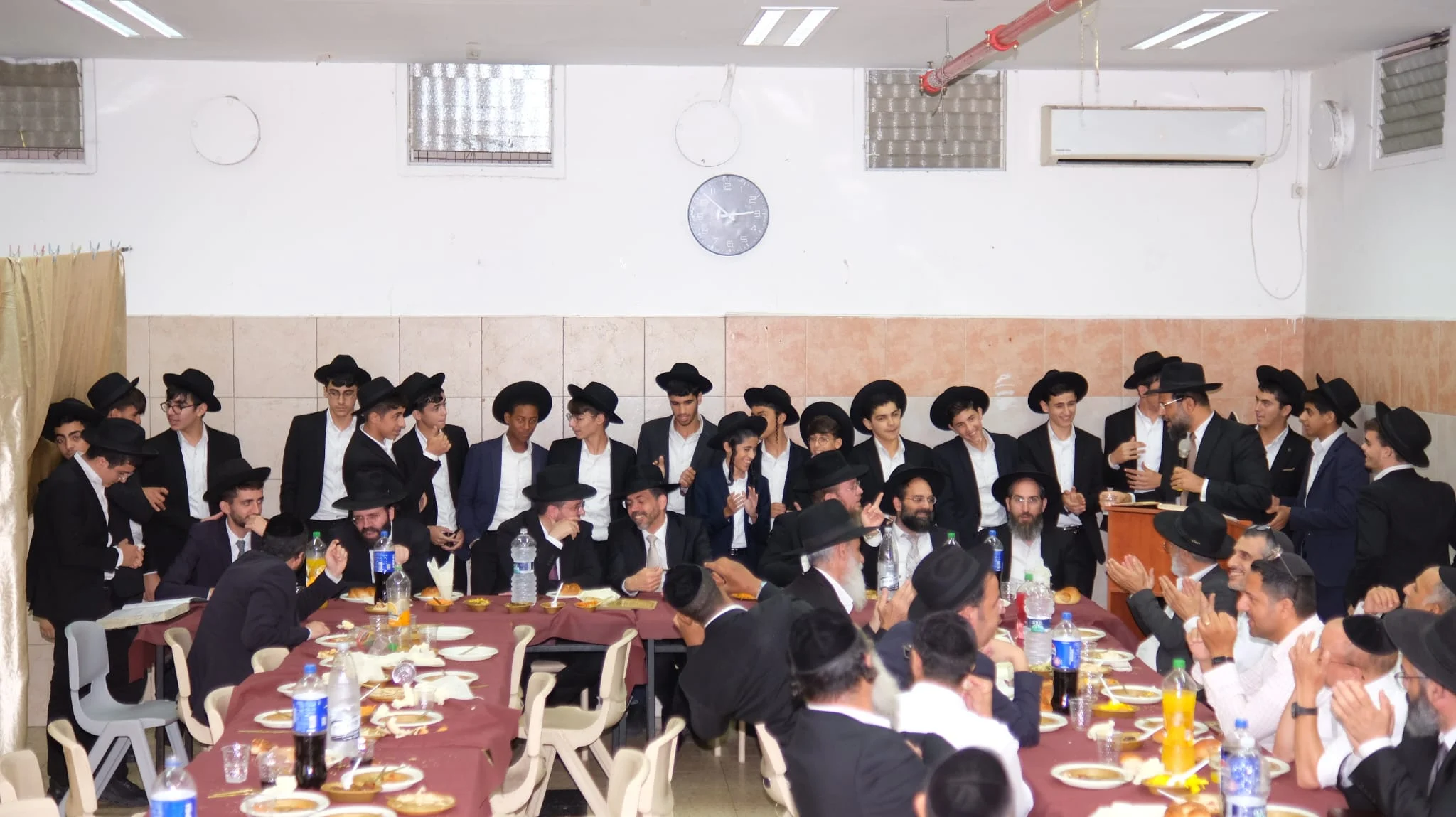 סיום הזמן באהל אברהם עם הרב צמח מאזוז