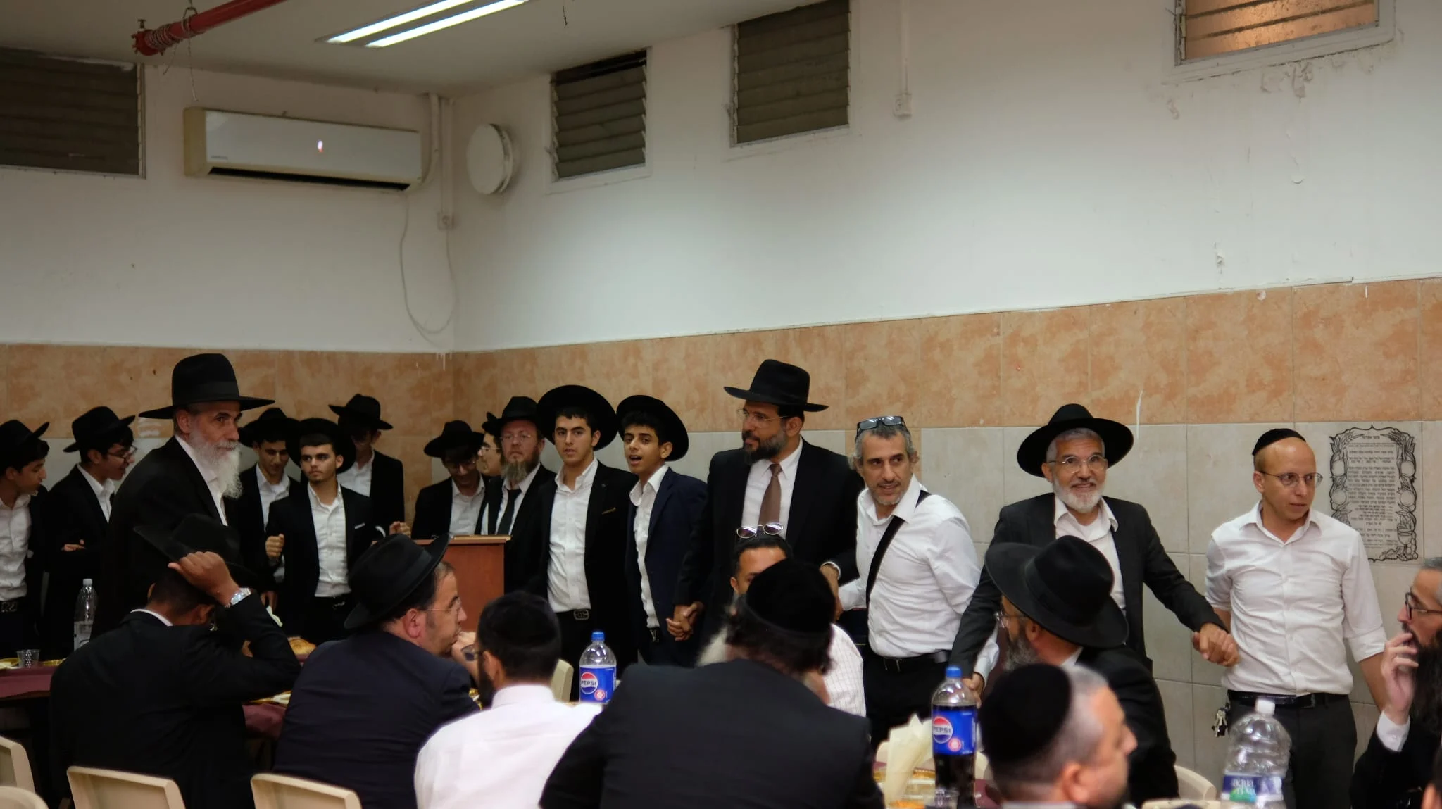 סיום הזמן באהל אברהם עם הרב צמח מאזוז