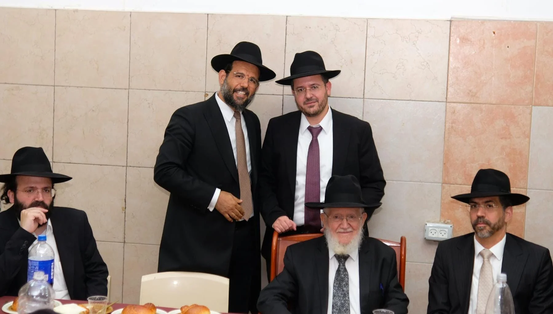 סיום הזמן באהל אברהם עם הרב צמח מאזוז