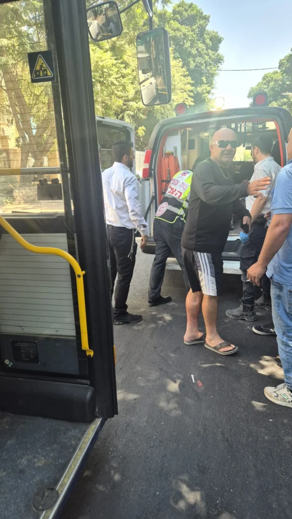 דרמה ברחוב קובלסקי: בן 15 נפגע ממשאית בעבודה