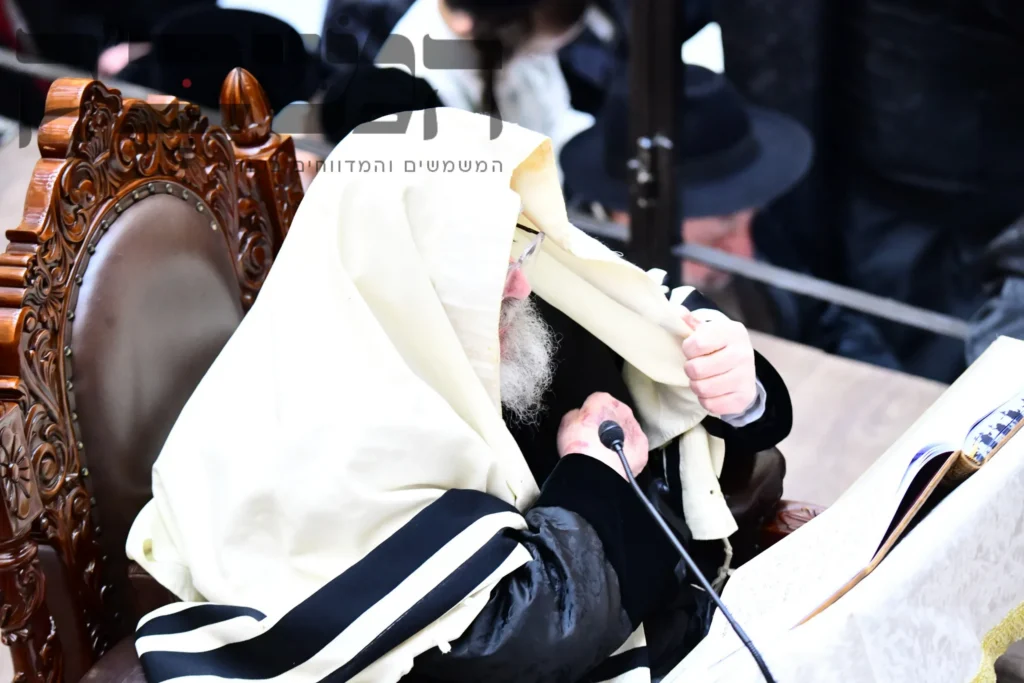 'דְרוֹשׁ נָא דוֹרְשֶׁיךָ': הרבי ניגש לסליחות, והציבור התייפח