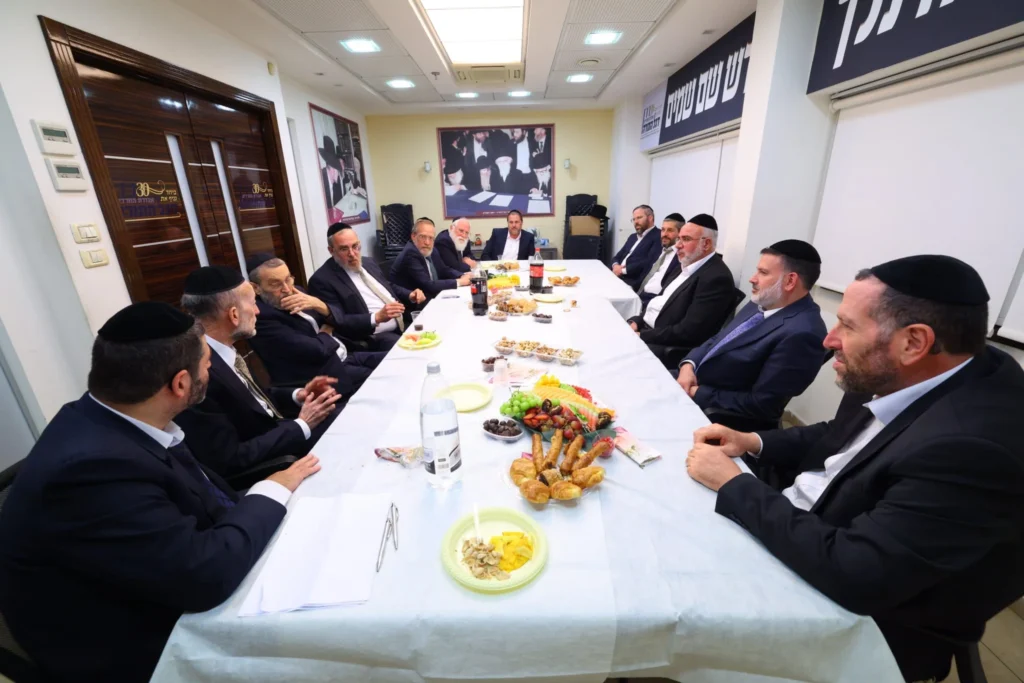 עידן חדש, אותם הבוסים: מאחורי הקלעים בישיבת הזינוק של 'דגל'