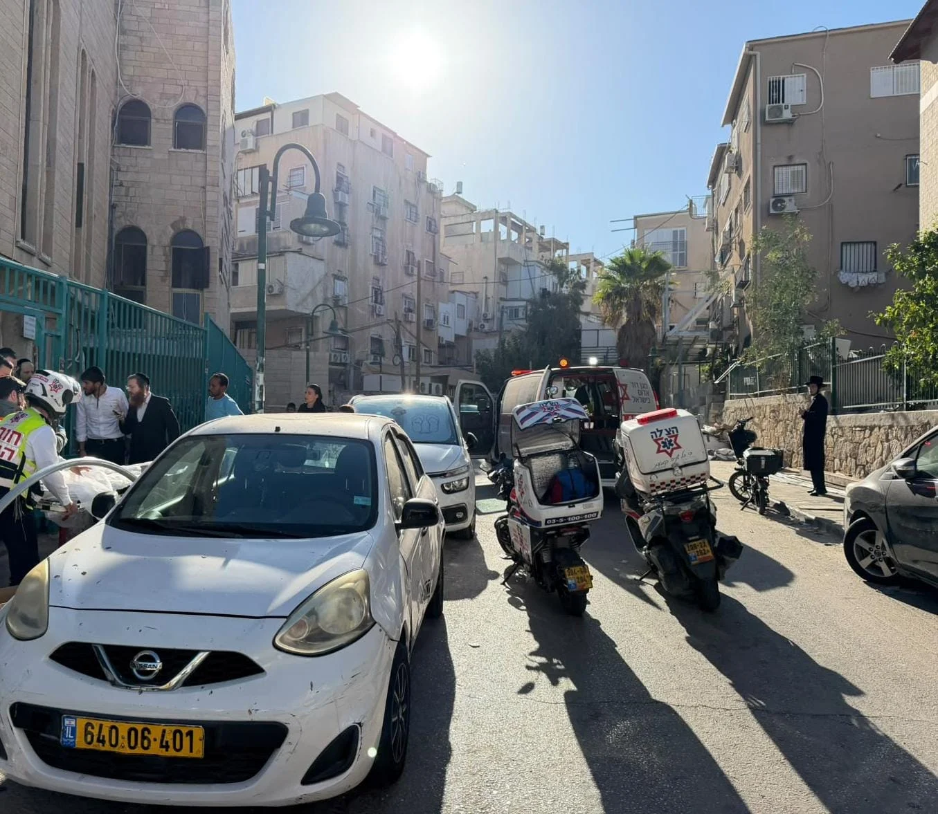 דרמה בבני ברק: נער בן 13 צנח מגובה של כ-5 מטרים