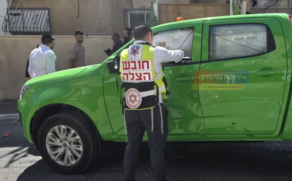 רכב פינוי פסולת נפגע קשות בתאונה ויצא משימוש, אדם אחד נפצע