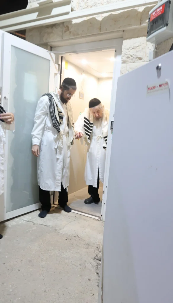 מי ניגש לעמוד והיכן. סיכום יום הכיפורים במחיצת הגר"ד לנדו