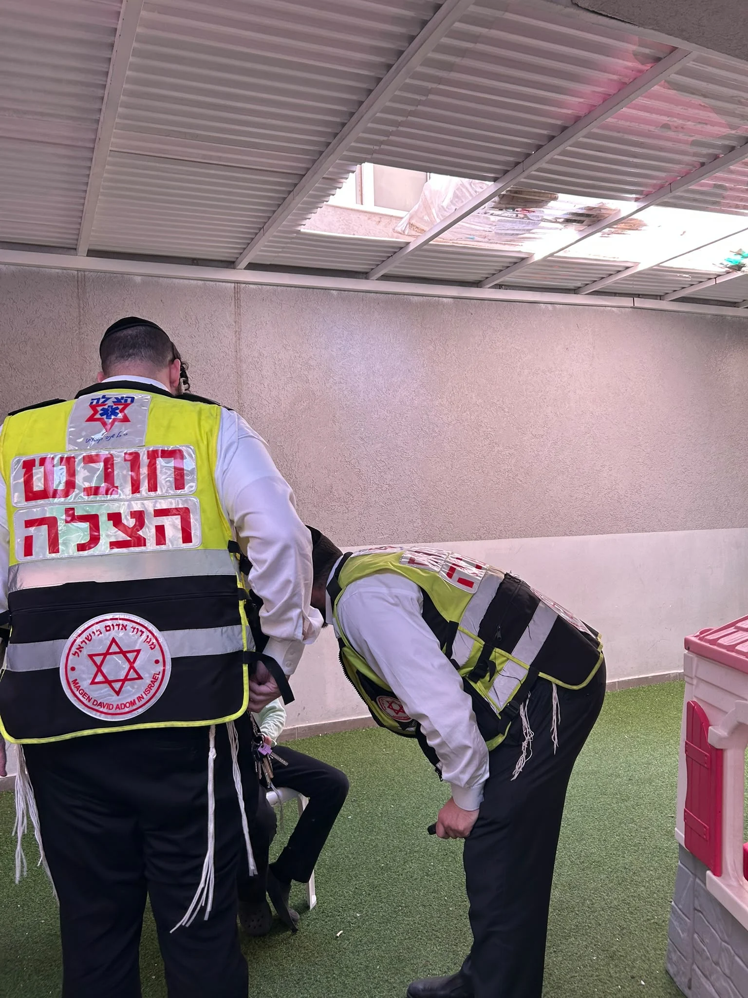 ילד בן 11 נפצע לאחר שנפל מגג