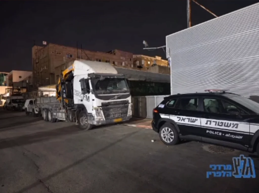נתפסו 'על חם': פקחים פשטו והחרימו מנוף סוכות בבני ברק