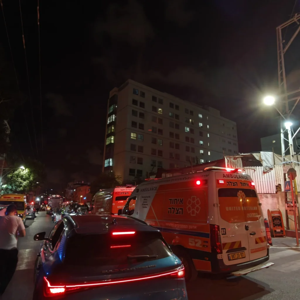 ​אש בבית אבות חולצו עשרות לכודים, 2 במצב קשה