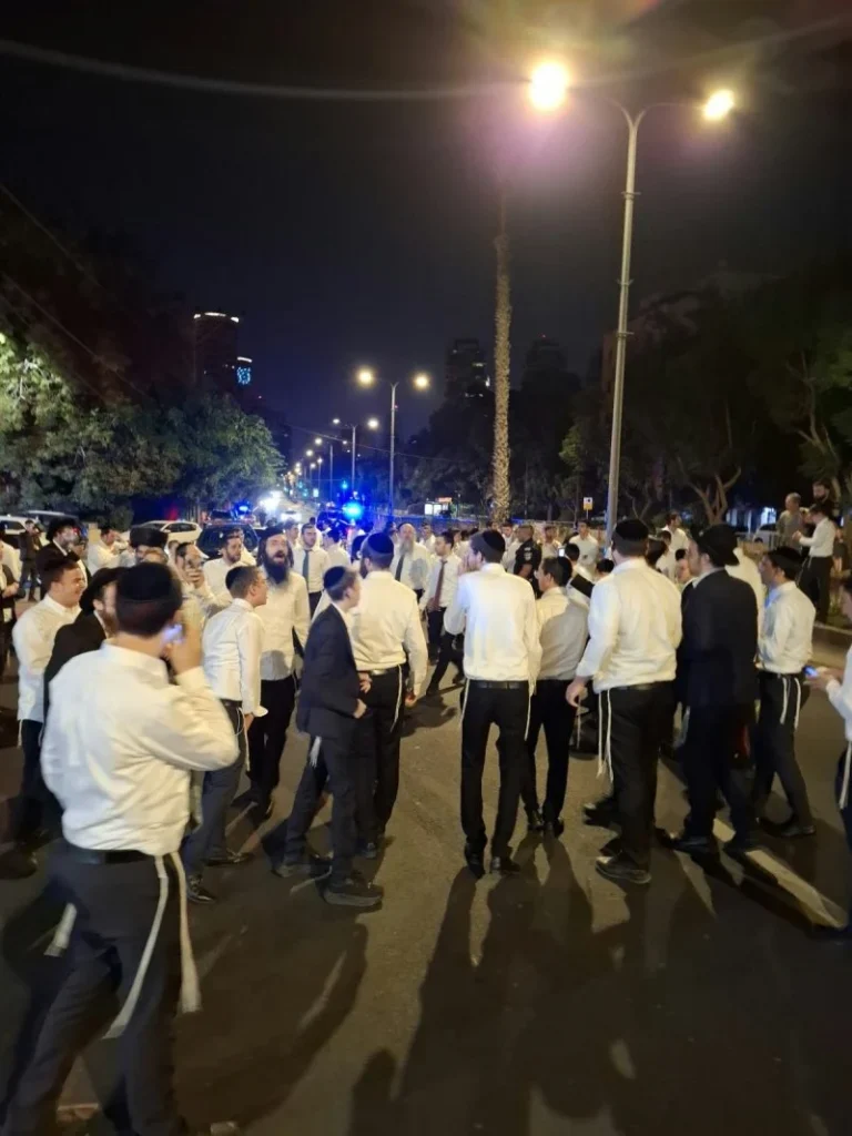 בחורי 'הפלג' צרו על ניידת המשטרה וחילצו בכוח את תלמיד הישיבה