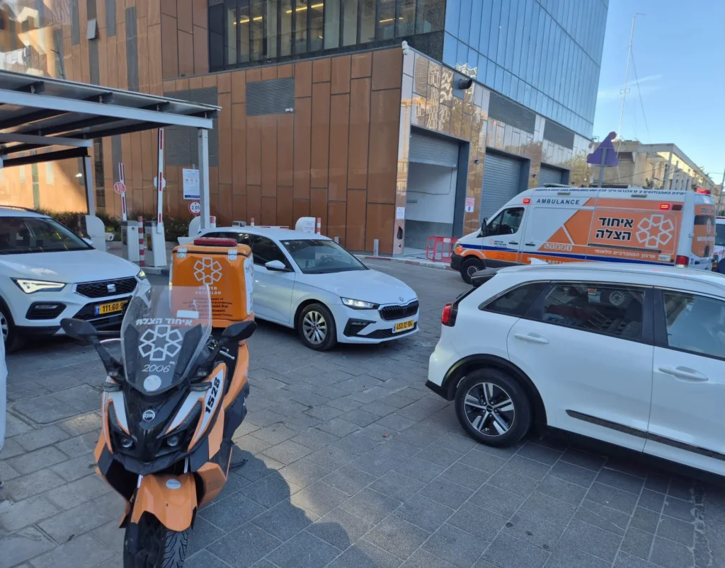 מחזה מחריד בבני ברק: פועל ספג מכת מקדחה בראשו וקרס