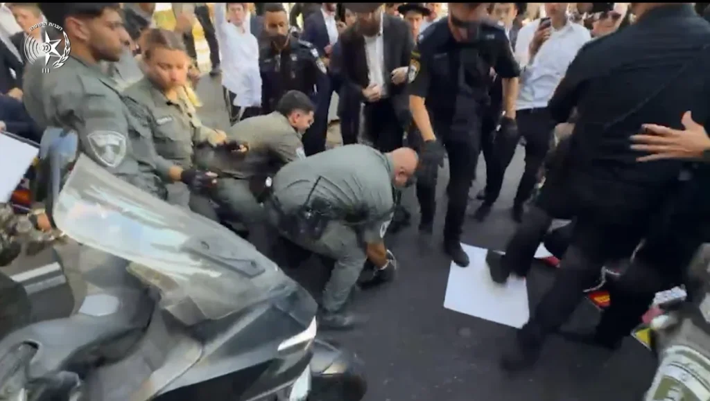 המפגינים ירדו לכביש: חסימות בצומת גהה ובמחלף קוקה קולה