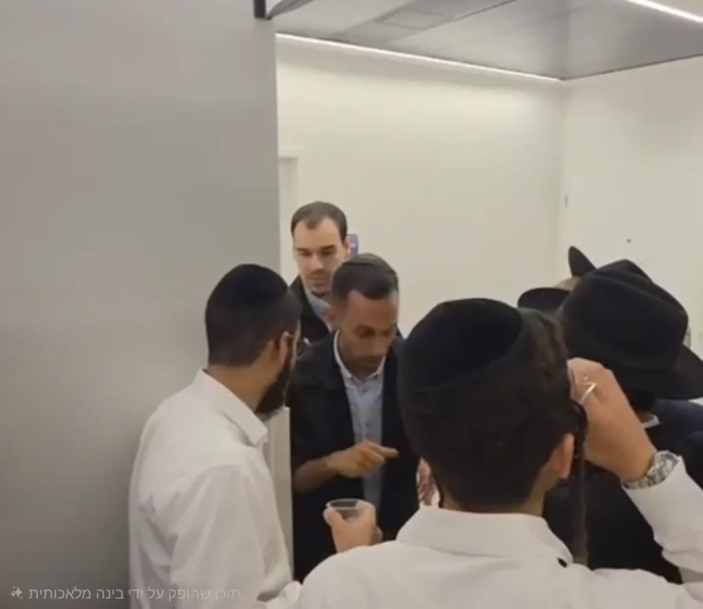 שעות בשמש ופיצוץ בתור: מהומה במשרד הפנים בעיר