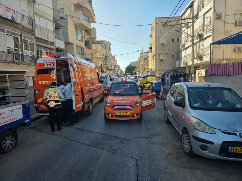 דרמה בבני ברק: נמחץ בין שני כלי רכב ומצבו בינוני