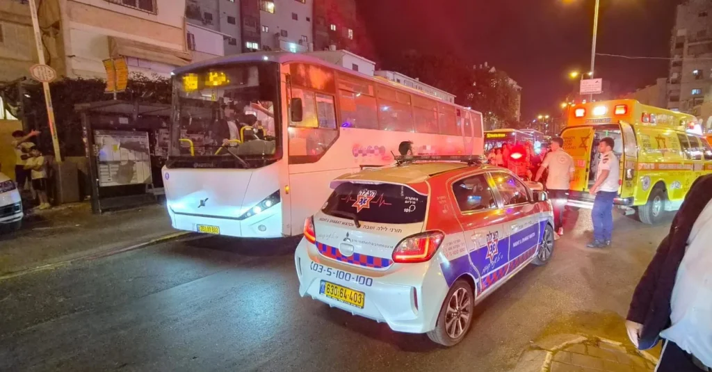 זירת תאונת הדרכים ברחוב הרב כהנמן בבני ברק